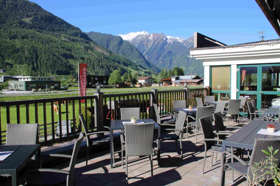 Terrasse mit Bergblick im Landhotel Rohregger Neukirchen